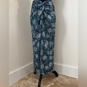 Zara Navy and White Floral Skirt